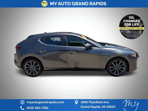Used 2020 MAZDA MAZDA3 Hatchback w/ Preferred Package FWD image 8