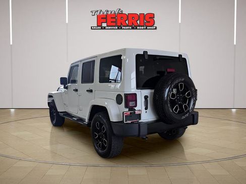Used 2017 Jeep Wrangler Unlimited Sahara AWD/4WD image 3