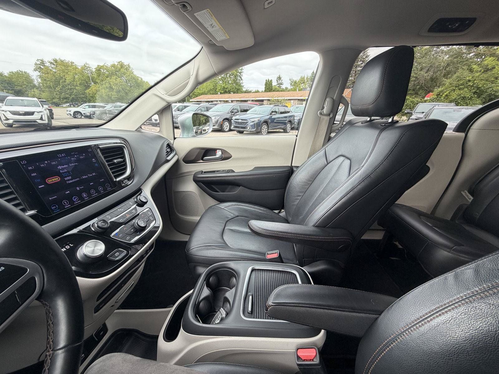 Used 2018 Chrysler Pacifica Touring-L Plus FWD image 20