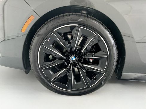 Used 2026 BMW 740i w/ Premium Package RWD image 29