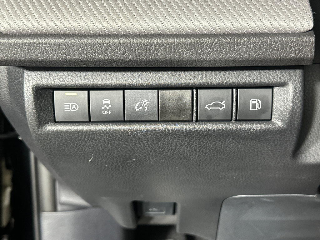 Used 2025 Toyota Camry SE FWD image 31
