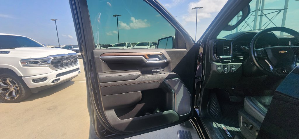 Used 2023 Chevrolet Silverado 1500 High Country w/ Technology Package AWD/4WD image 11