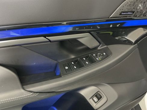 Certified 2025 BMW i5 eDrive40i image 18