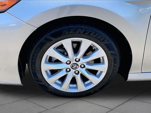 Used 2019 Toyota Camry LE FWD image 10