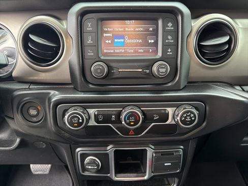Used 2020 Jeep Wrangler Sport AWD/4WD image 32