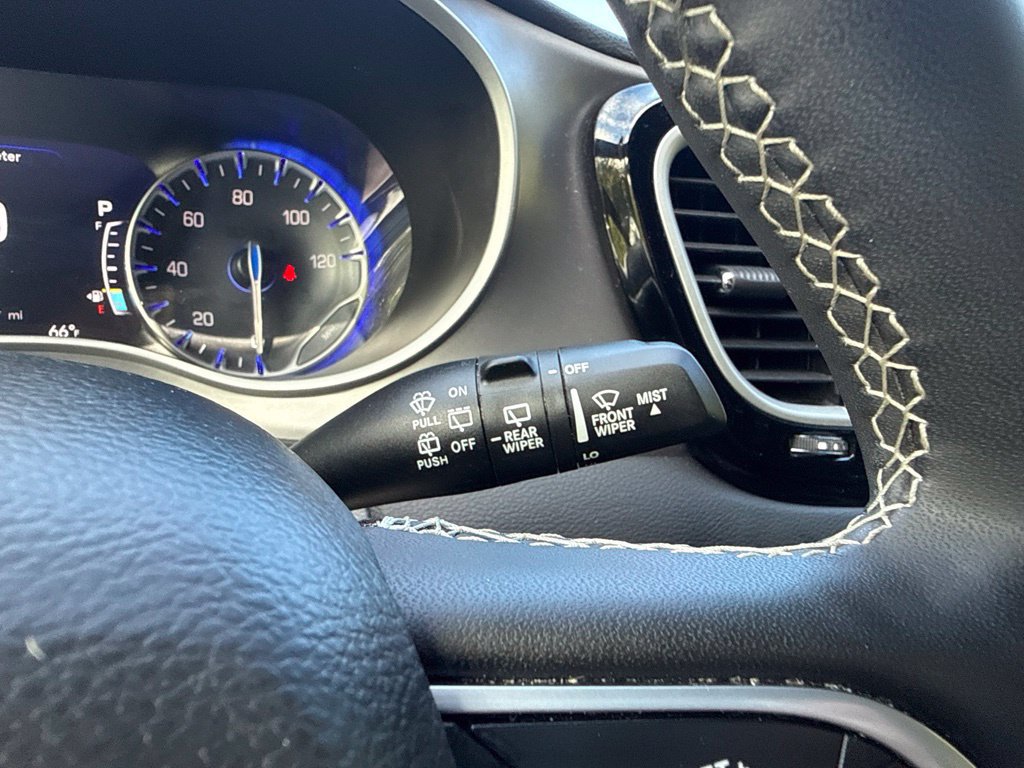 Used 2025 Chrysler Pacifica Select FWD image 18