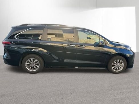 Certified 2022 Toyota Sienna XLE w/ XLE Plus Package image 12