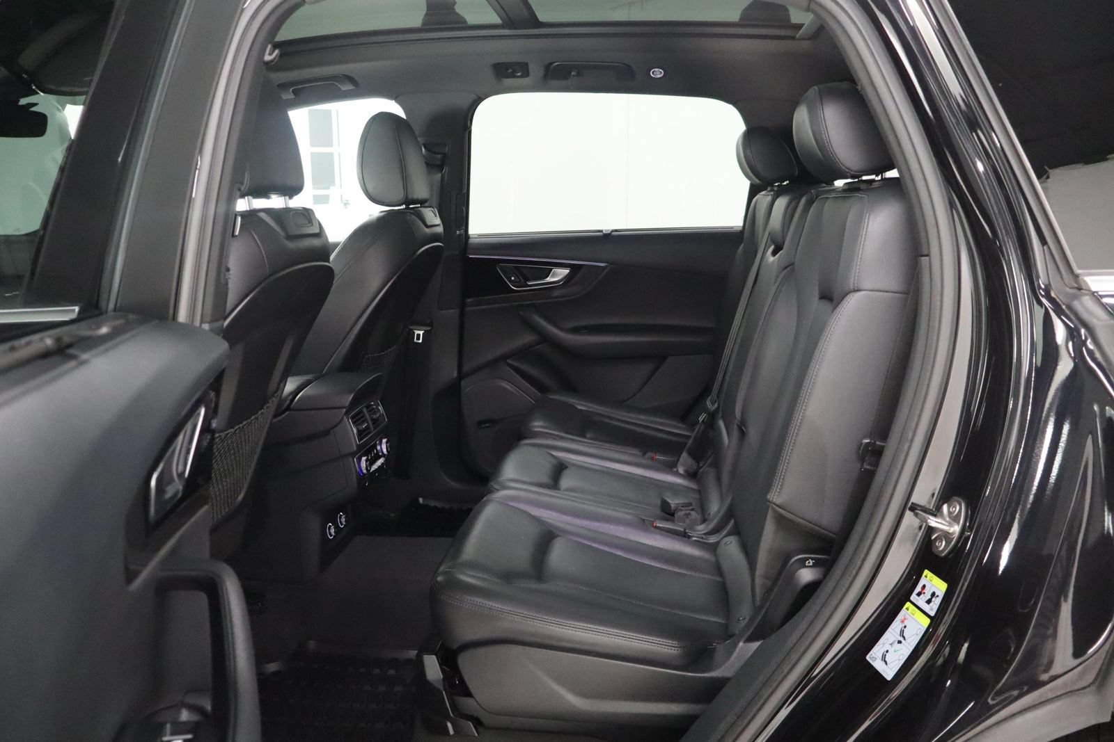 Used 2018 Audi Q7 3.0T Premium Plus w/ Premium Plus Package AWD/4WD image 23