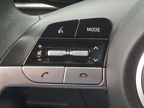 Used 2021 Hyundai Elantra SE FWD image 21