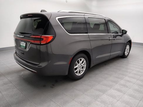 Used 2021 Chrysler Pacifica Touring-L FWD image 10