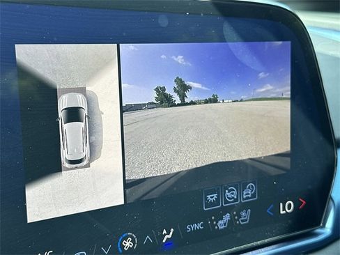 New 2025 Chevrolet Equinox EV LT w/ Convenience Package II image 15