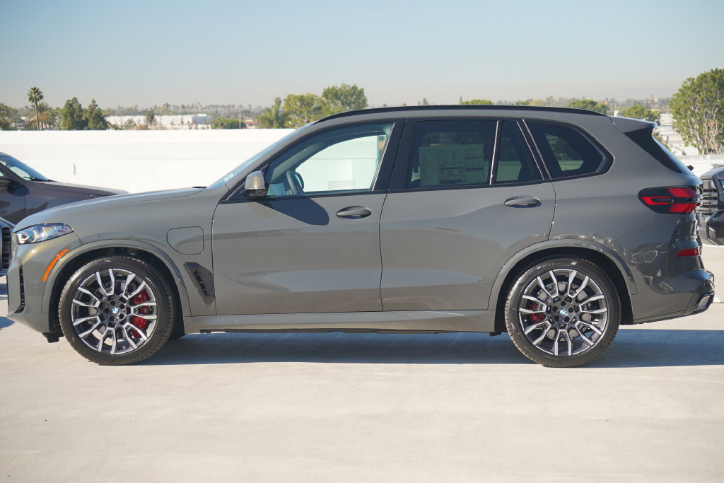 Used 2026 BMW X5 xDrive50e w/ M Sport Package AWD/4WD image 4