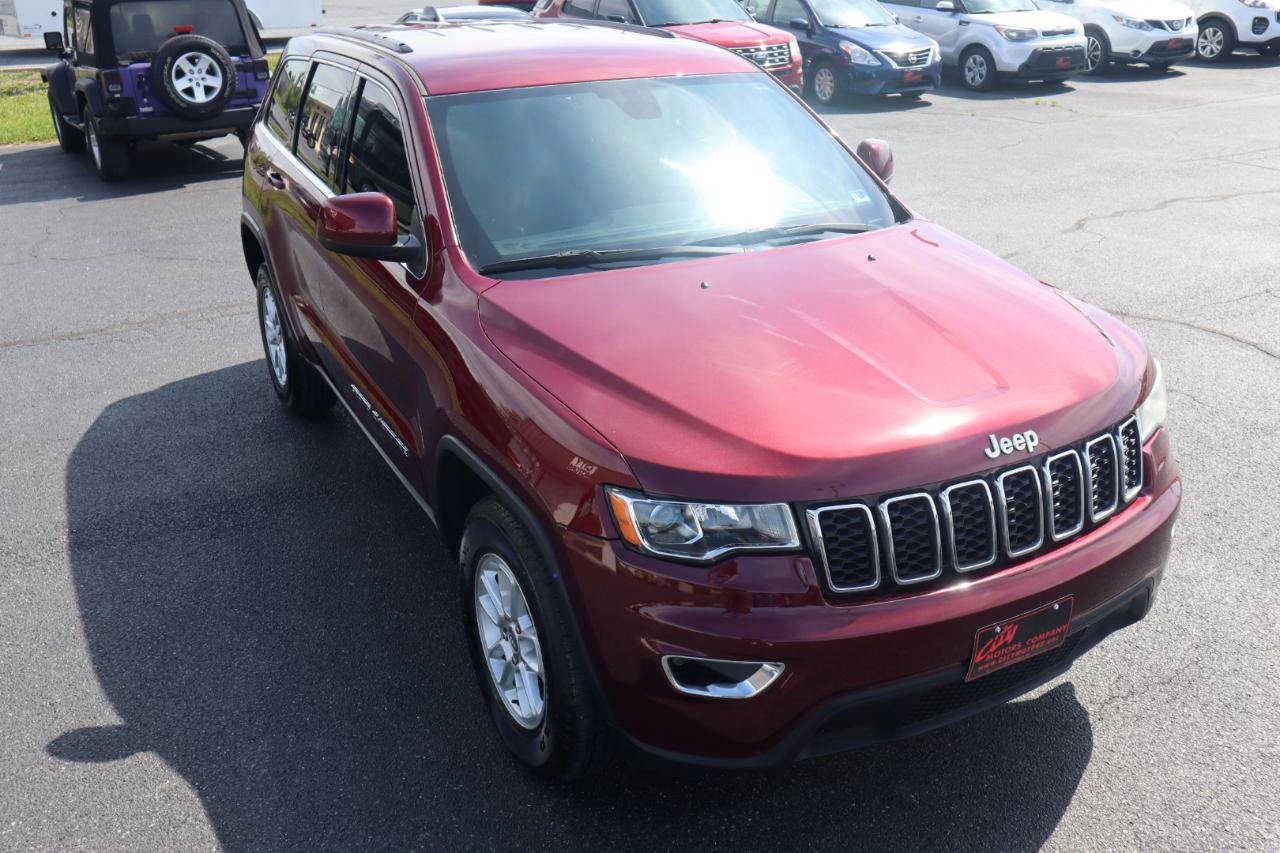 Used 2018 Jeep Grand Cherokee Laredo AWD/4WD image 12