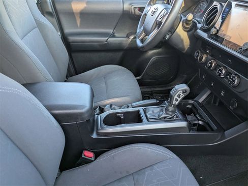 Used 2017 Toyota Tacoma TRD Sport image 35