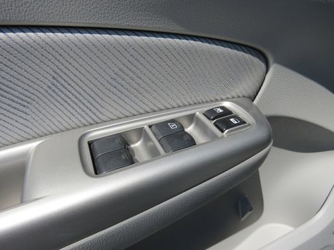 Used 2010 Subaru Forester 2.5X image 22