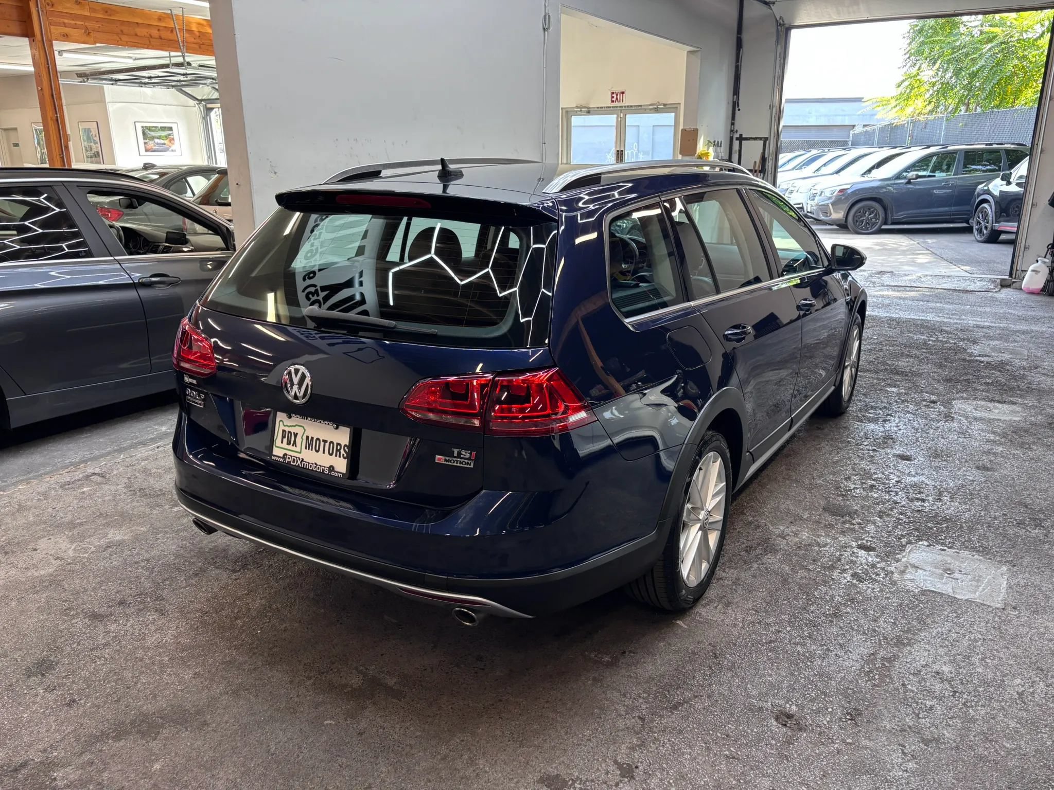 Used 2017 Volkswagen Golf Alltrack SE AWD/4WD image 5