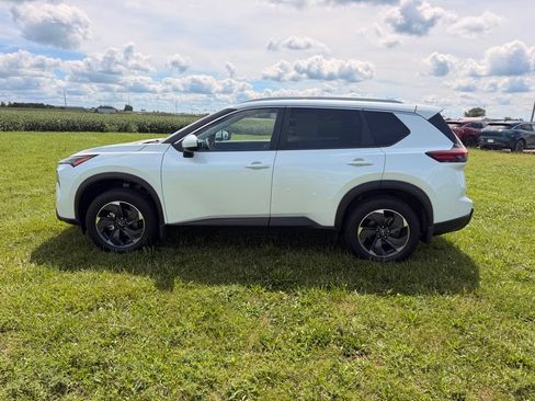 Certified 2025 Nissan Rogue SV w/ SV Premium Package FWD image 8