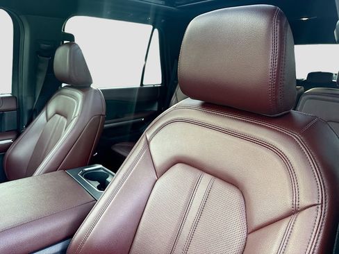 Used 2023 Ford Expedition Limited image 22