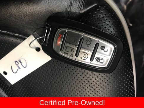 Used 2025 Chrysler Pacifica Limited image 52