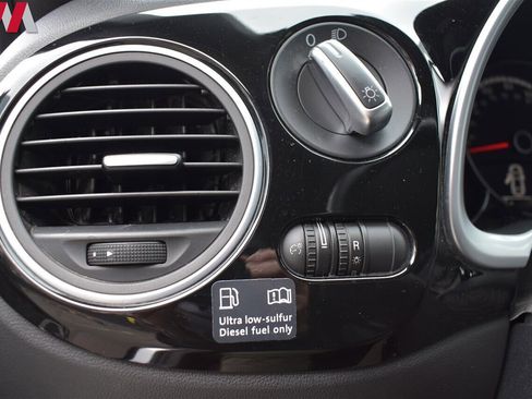 Used 2013 Volkswagen Beetle TDI image 13