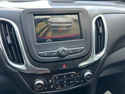 Used 2019 Chevrolet Equinox LT w/ Driver Convenience Package AWD/4WD image 9