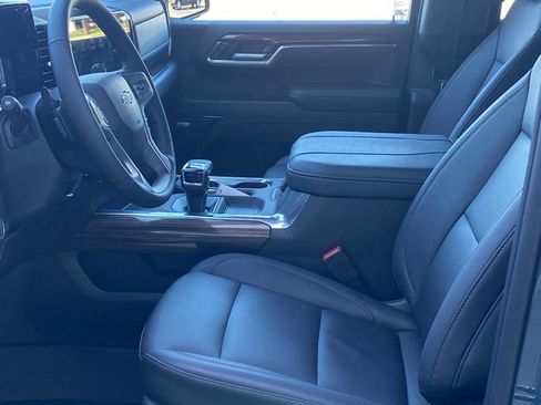 Used 2025 Chevrolet Silverado 1500 LT Trail Boss w/ LT Trail Boss Premium Package AWD/4WD image 9