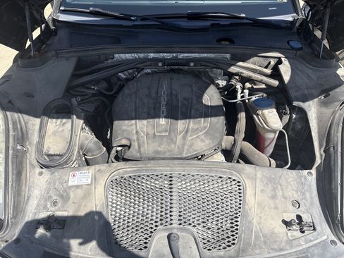Used 2017 Porsche Macan AWD/4WD image 34
