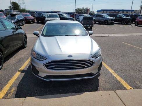Used 2019 Ford Fusion SE FWD image 2
