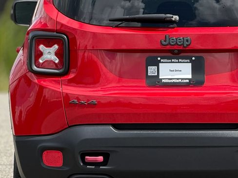 Used 2015 Jeep Renegade Trailhawk w/ Popular Equipment Group AWD/4WD image 13