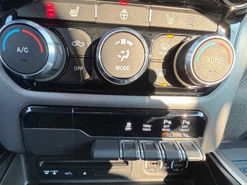 Used 2019 RAM 1500 Big Horn image 28