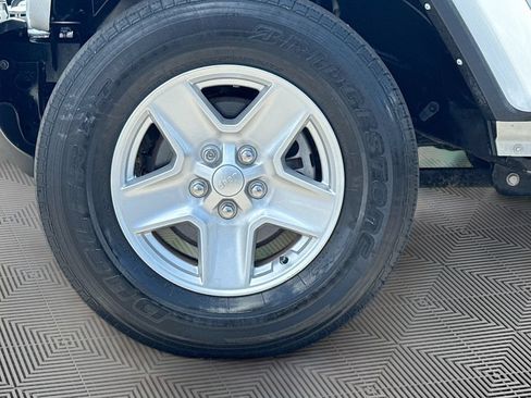 Used 2022 Jeep Gladiator Sport AWD/4WD image 30