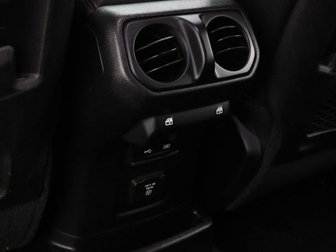 Used 2018 Jeep Wrangler Unlimited Rubicon AWD/4WD image 13