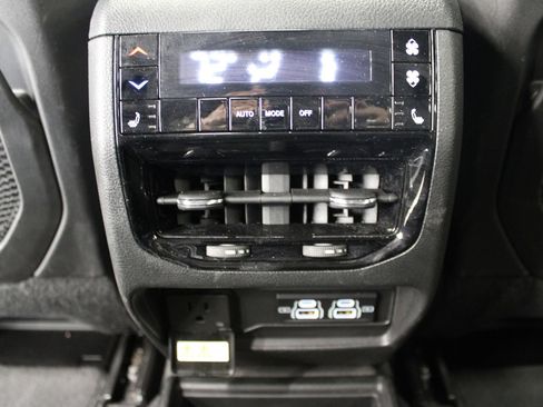 Used 2024 Jeep Grand Cherokee L Limited w/ Luxury Tech Group II image 39