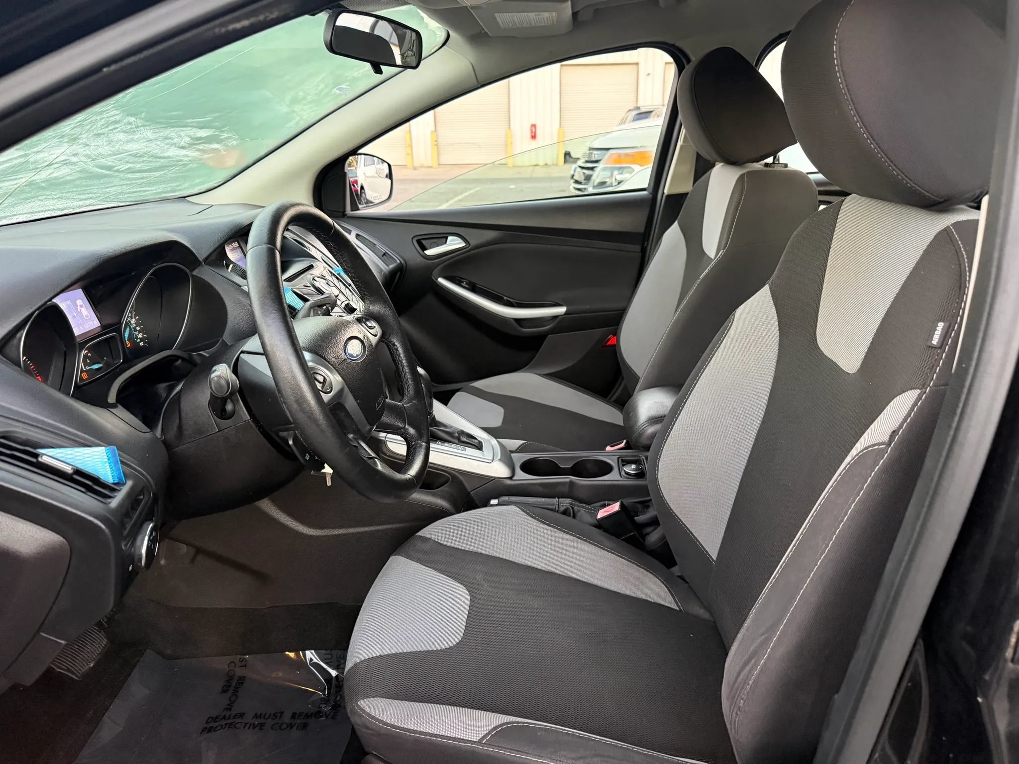 Used 2012 Ford Focus SE FWD image 2