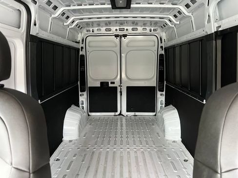 Used 2026 RAM ProMaster 2500 w/ Convenience Group FWD image 18