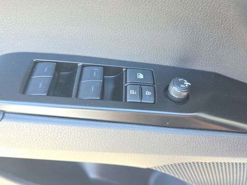 Used 2025 Toyota Camry LE w/ Convenience Package image 21