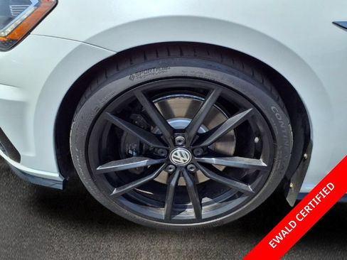 Used 2019 Volkswagen Golf R 4-Door AWD/4WD image 7