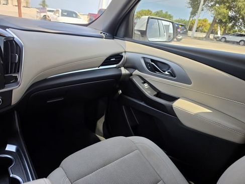 Used 2022 Chevrolet Traverse LT FWD image 10