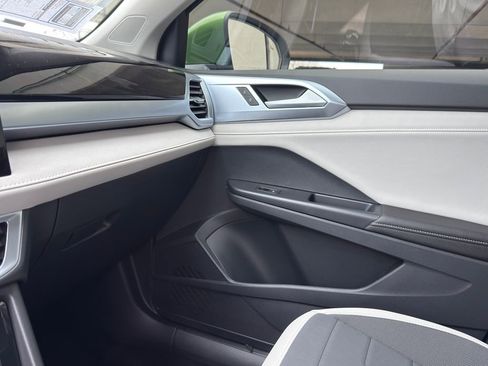New 2026 Volkswagen Taos SE image 21