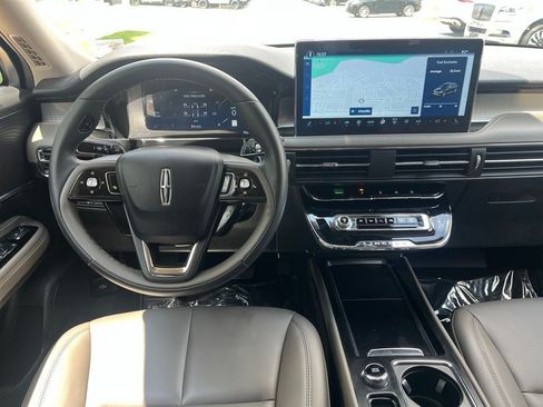 Certified 2025 Lincoln Corsair AWD image 18
