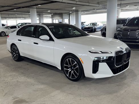 Used 2025 BMW 760i xDrive w/ Executive Package AWD/4WD image 1