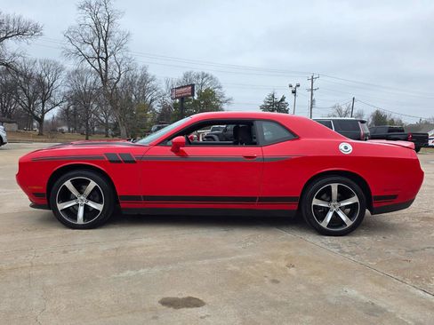 Used 2019 Dodge Challenger SXT image 5