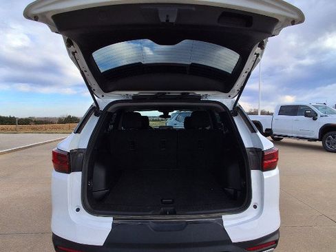 Used 2025 Chevrolet Blazer LT AWD/4WD image 9