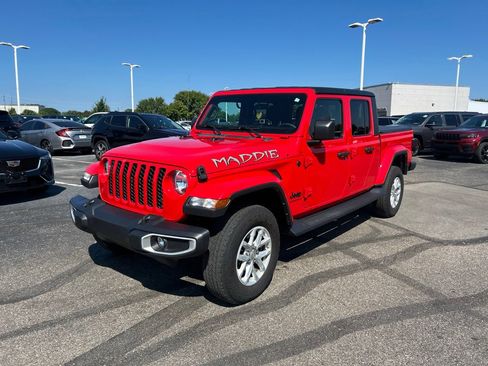 Used 2023 Jeep Gladiator Sport AWD/4WD image 7