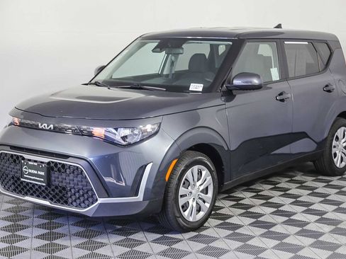 Used 2023 Kia Soul LX image 4