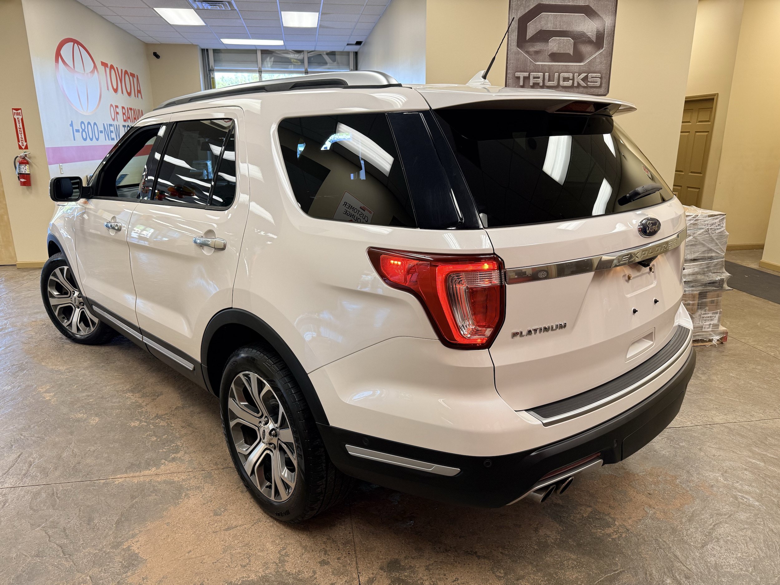 Used 2018 Ford Explorer Platinum AWD/4WD image 36
