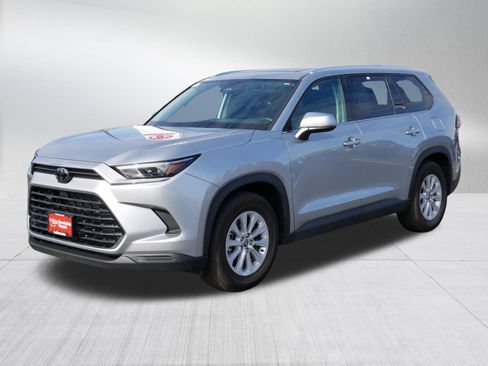 Used 2025 Toyota Grand Highlander AWD image 3