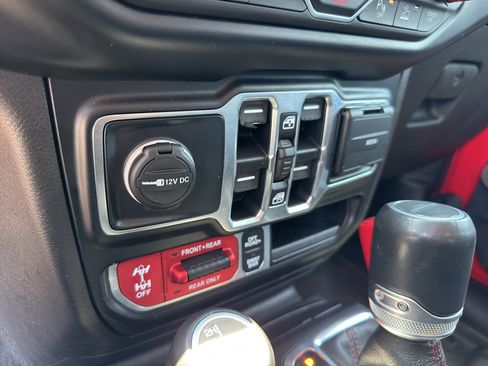 Used 2021 Jeep Gladiator Rubicon AWD/4WD image 24