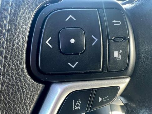 Used 2018 Toyota Highlander XLE AWD/4WD image 22