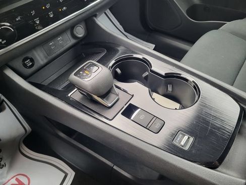 Used 2024 Nissan Rogue S FWD image 17